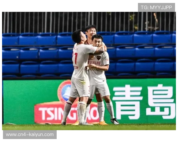 杨瀚森送闫鹏飞两记封盖，青岛主场逆转上海取关键胜利